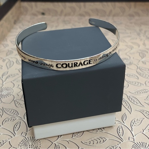 Not all who wander are lost, I can’t change Courage, Love is patient* - Picture 4 of 7